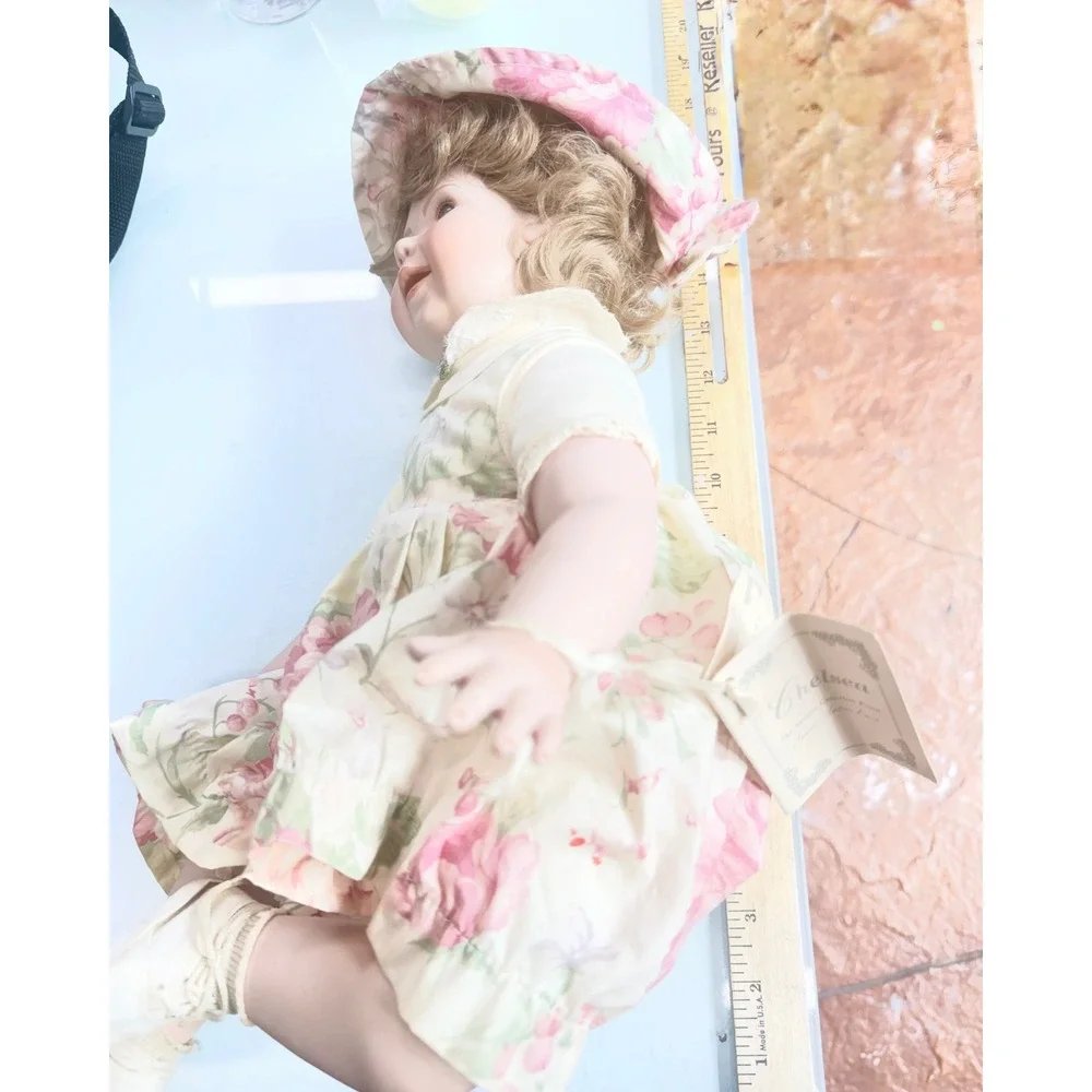 Hamilton Collection Chelsea Doll 1994 Porcelain 16